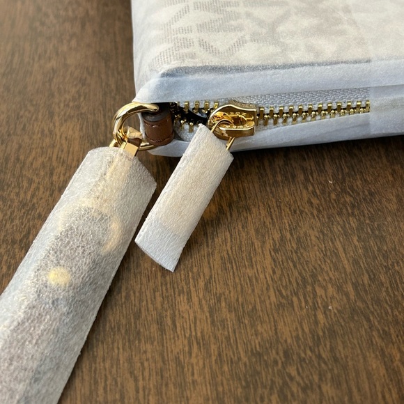 MICHAEL KORS JET SET TRAVEL LARGE FLAT MULTIFUNCTION PHONE CASE WALLET WRISTLET - Picture 3 of 11